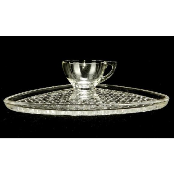 Vintage Indiana Glass Daisy & Button Snack Set 12 Plates 12 Cups - Picture 2 of 7